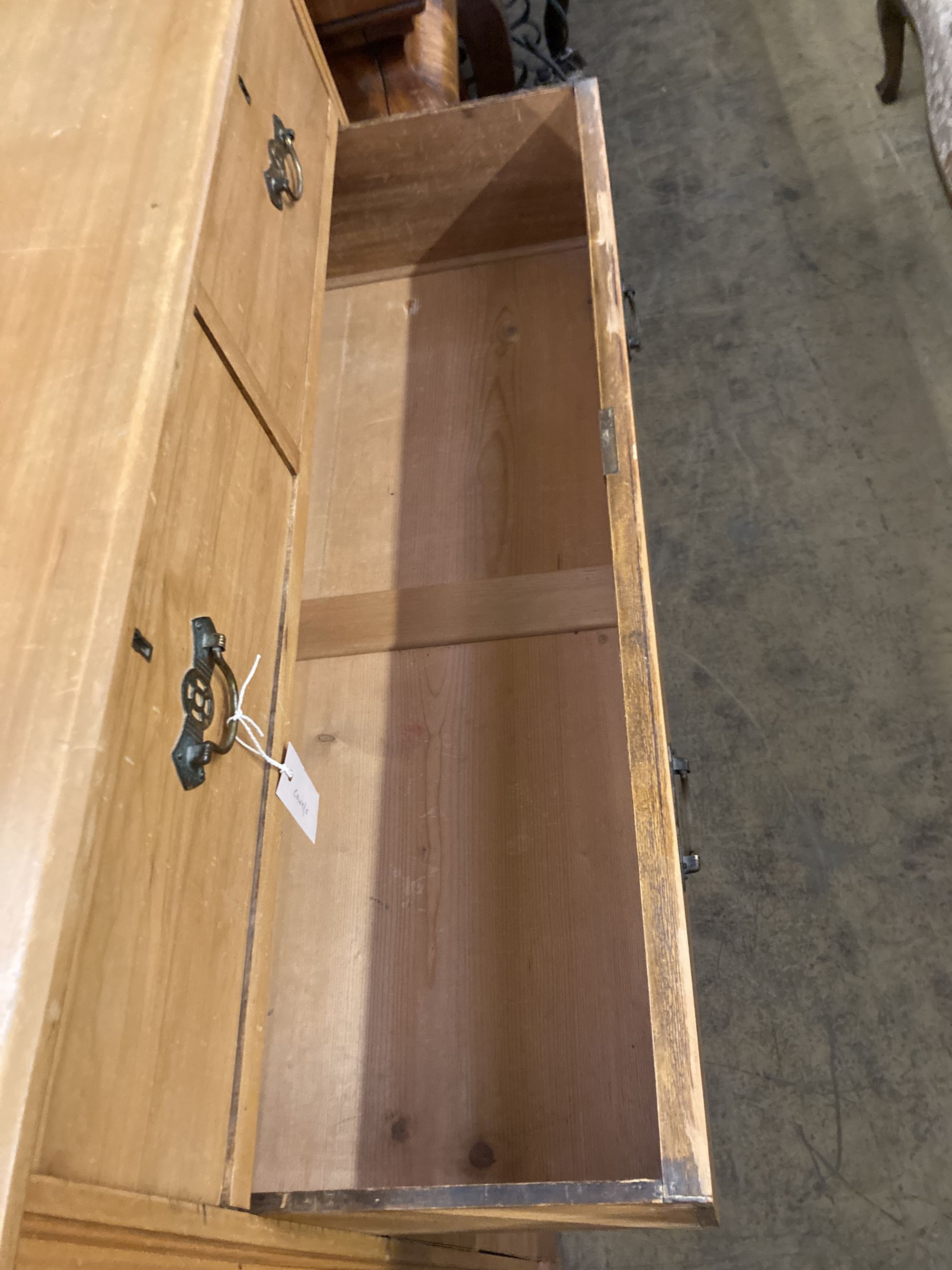 An Edwardian satin walnut chest of drawers, width 106cm, depth 49cm, height 106cm